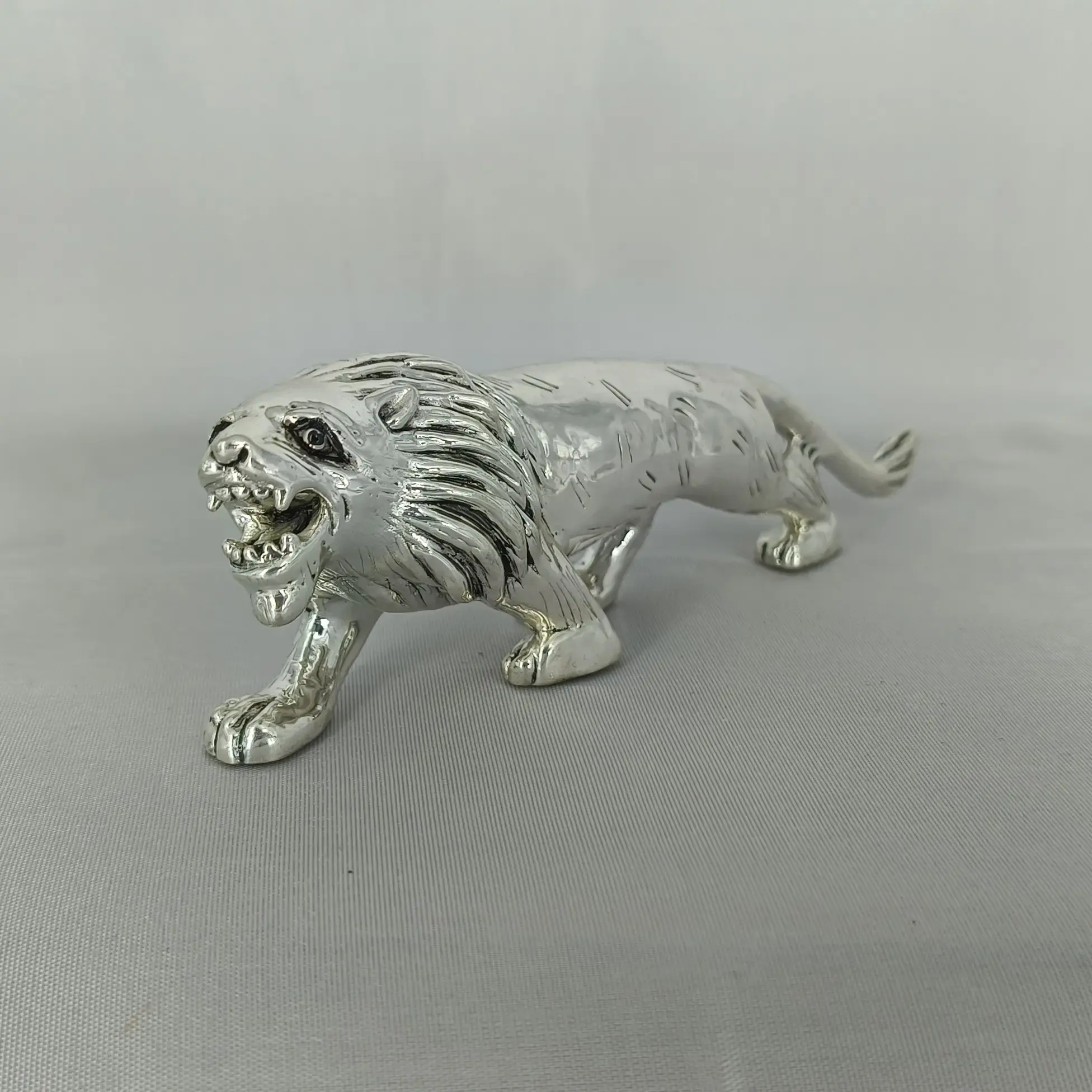 999 Silver Courageous Lion