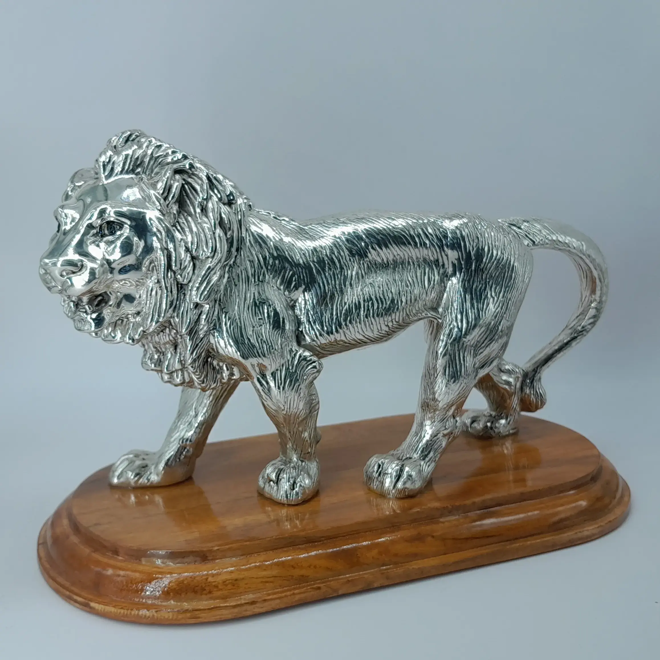999 Silver Lion